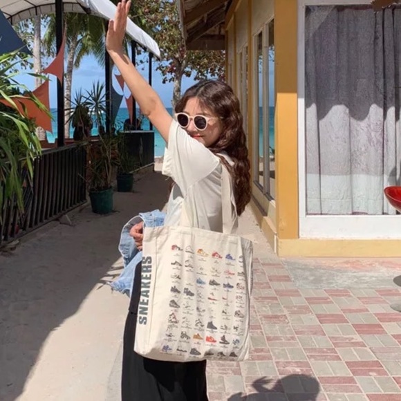 Sneaker tote shoulder bag canvas print sneaker lovers shoes art gift idea - Picture 1 of 6